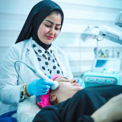 Cosmetician